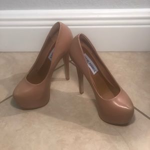 Gently used Steve Madden pumps